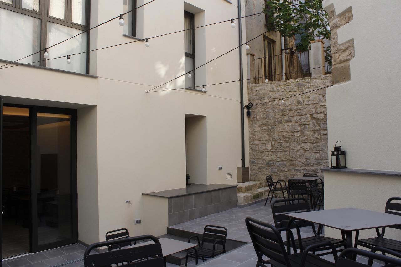 Hostal Universitat Cervera  Exterior foto