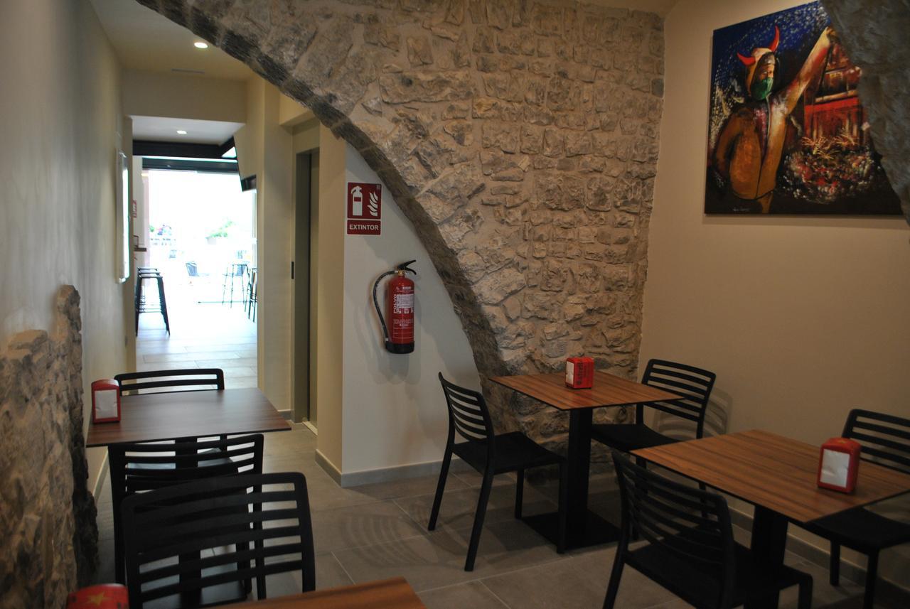 Hostal Universitat Cervera  Exterior foto